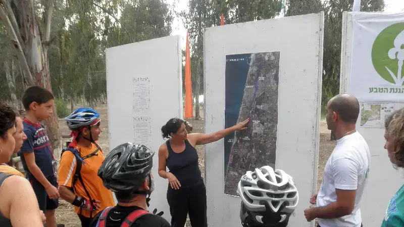 מחאה נגד הרחבת קטע מכביש החוף מחאה נגד הרחבת קטע מכביש החוף