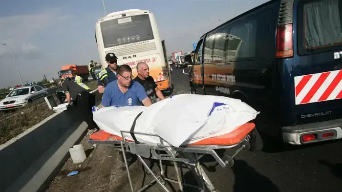 תאונת דרכים בין אוטובוס למשאית בצומת ירקונים ספטמבר 2010 תאונת דרכים בין אוטובוס למשאית בצומת ירקונים ספטמבר 2010