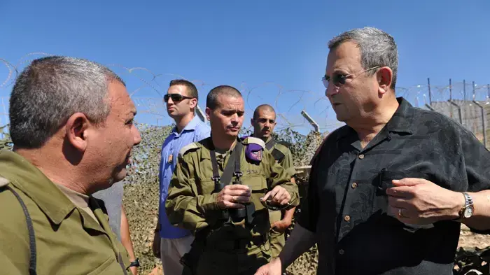 שר הביטחון אהוד ברק בביקור חיילים במוצב לבנה בצפון שר הביטחון אהוד ברק בביקור חיילים במוצב לבנה בצפון