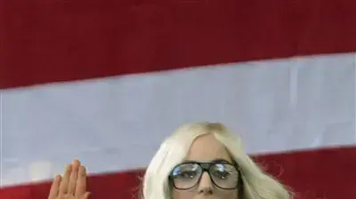 עם כוח גדול, מגיעה גם אחריות גדולה, לא? ליידי גאגא מפגינה למען זכויות ההומואים בצבא האמריקאי