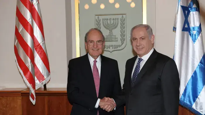 ראש הממשלה בנימין נתניהו נפגש עם הסנטור ג'ורג' מיטשל בירושלים. ראש הממשלה בנימין נתניהו נפגש עם הסנטור ג'ורג' מיטשל בירושלים.