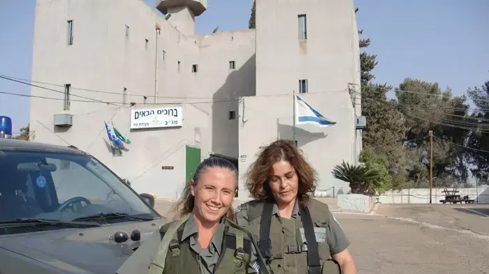 ויויאן הירש, רב"ש קיבוץ יפתח וגלית קלדרון רב"ש ישוב נוה זיו אוקטובר 2010 ויויאן הירש, רב"ש קיבוץ יפתח וגלית קלדרון רב"ש ישוב נוה זיו אוקטובר 2010