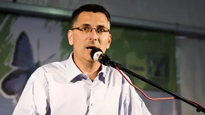 שר החינוך גדעון סער באוהל "איכות החברה" של מועצת התלמידים והנוער הארצית שר החינוך גדעון סער באוהל "איכות החברה" של מועצת התלמידים והנוער הארצית