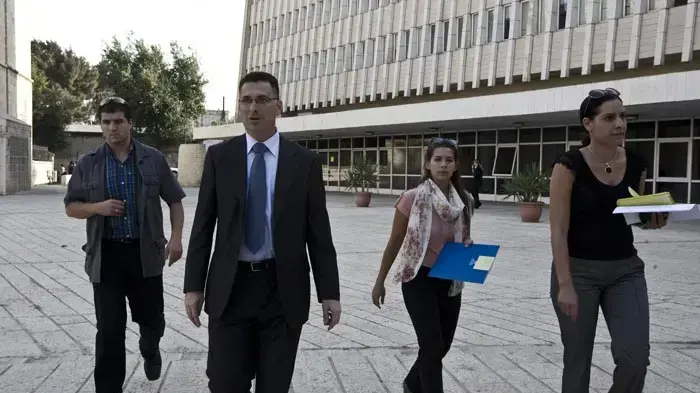 שר החינוך גדעון סער באוהל "איכות החברה" של מועצת התלמידים והנוער הארצית שר החינוך גדעון סער באוהל "איכות החברה" של מועצת התלמידים והנוער הארצית