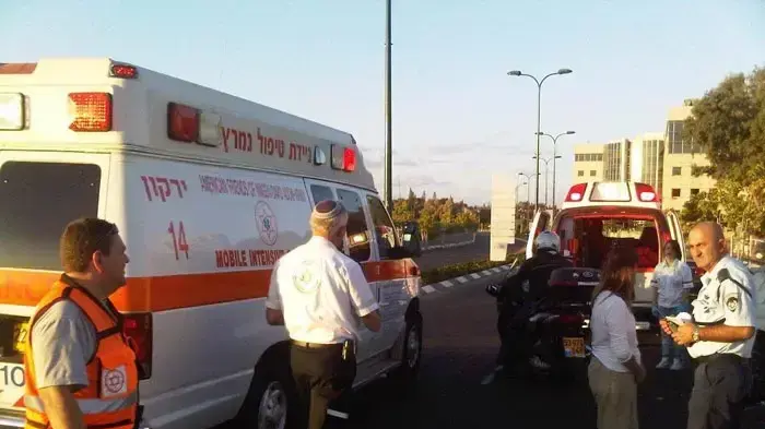 הרצליה ברח' החושלים פצוע אחד בינוני ואחד קל בתאונת דרכים. אוקטובר 2010 הרצליה ברח' החושלים פצוע אחד בינוני ואחד קל בתאונת דרכים. אוקטובר 2010