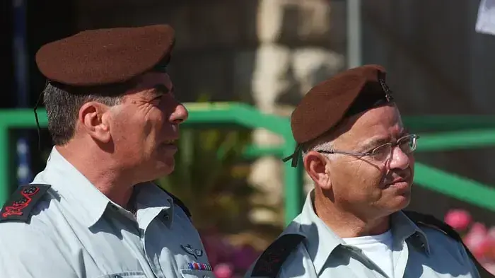 האלוף יאיר נווה, סגן הרמטכ"ל המיועד יחד עם הרמטכ"ל גבי אשכנזי האלוף יאיר נווה, סגן הרמטכ"ל המיועד יחד עם הרמטכ"ל גבי אשכנזי