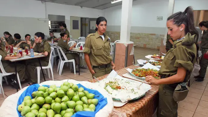 חדר אוכל צבאי, אוקטובר 2010 חדר אוכל צבאי, אוקטובר 2010