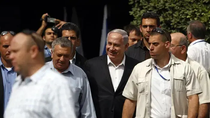 בנימין נתניהו מגיע לישיבת הממשלה בקיבוץ דגניה בנימין נתניהו מגיע לישיבת הממשלה בקיבוץ דגניה