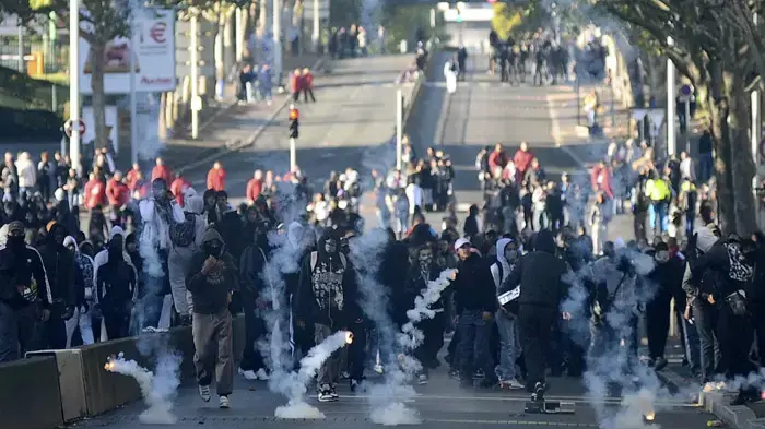 הפגנות בצרפת נגד העלאת גיל הפרישה הפגנות בצרפת נגד העלאת גיל הפרישה