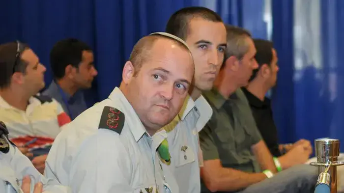 אל"מ ארז וינר, עוזר הרמטכ"ל, בוועדת טירקל, אוקטובר 2010 אל"מ ארז וינר, עוזר הרמטכ"ל, בוועדת טירקל, אוקטובר 2010