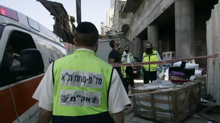 משטח שנפל ממנוף הרג פועל בניין ברחוב רוטשילד, אוקטובר 2010