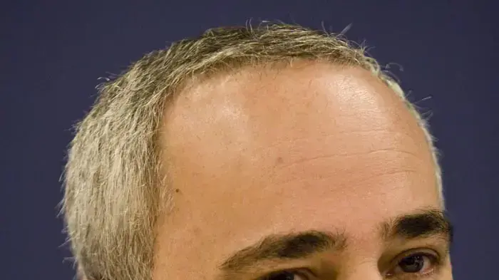 שר האוצר יובל שטייניץ בטקס מכירת המניות של בנק דיסקונט, אוקטובר 2010 שר האוצר יובל שטייניץ בטקס מכירת המניות של בנק דיסקונט, אוקטובר 2010