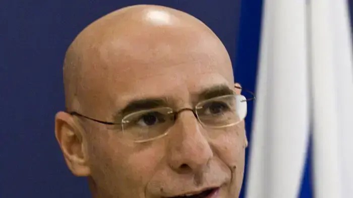 החשב הכללי שוקי אורן בטקס מכירת המניות של בנק דיסקונט, אוקטובר 2010 החשב הכללי שוקי אורן בטקס מכירת המניות של בנק דיסקונט, אוקטובר 2010