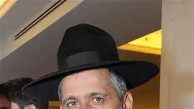 יושב ראש ש"ס אלי ישי בחתונת בנו של שלמה בניזרי, נובמבר 2010 יושב ראש ש"ס אלי ישי בחתונת בנו של שלמה בניזרי, נובמבר 2010