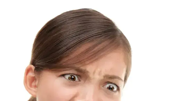 אשה קוראת SMS אשה קוראת SMS