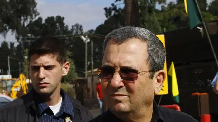 שר הביטחון אהוד ברק בביקור בבסיס תל השומר בגיוס נובמבר לגולני, נובמבר 2010 שר הביטחון אהוד ברק בביקור בבסיס תל השומר בגיוס נובמבר לגולני, נובמבר 2010