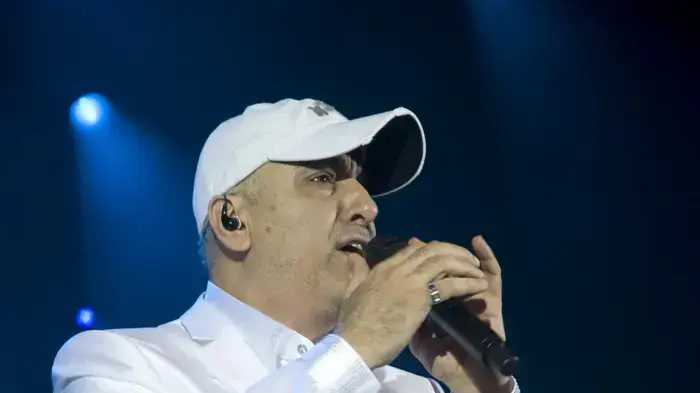 עופר לוי בהופעה בהיכל התרבות בת"א עופר לוי בהופעה בהיכל התרבות בת"א