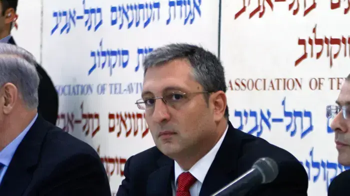 ניר חפץ, ראש מערך ההסברה במשרד ראש הממשלה ב"ועדת העורכים", נובמבר 2010 ניר חפץ, ראש מערך ההסברה במשרד ראש הממשלה ב"ועדת העורכים", נובמבר 2010