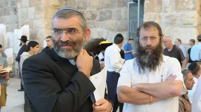 ח"כ מיכאל בן ארי וברוך מרזל בתפילה המונית למען הגשם בכותל, נובמבר 2010 ח"כ מיכאל בן ארי וברוך מרזל בתפילה המונית למען הגשם בכותל, נובמבר 2010