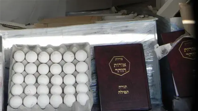עשרות אלפי ביצים הוברחו מהרשות הפלסטינית בתוך משלוח של ספרי קודש עשרות אלפי ביצים הוברחו מהרשות הפלסטינית בתוך משלוח של ספרי קודש