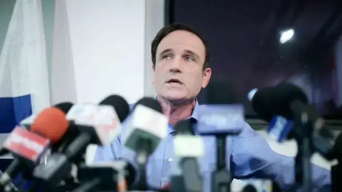 עמוס שפירא מנכ"ל סלקום במסיבת עיתונאים בעקבות תקלה בסלקום, דצמבר 2010 עמוס שפירא מנכ"ל סלקום במסיבת עיתונאים בעקבות תקלה בסלקום, דצמבר 2010