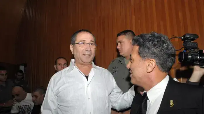 מאיר אברג'יל בהחלטת בימ"ש העליון להסגיר את האחים ארבג'יל לארה"ב, דצמבר 2010 מאיר אברג'יל בהחלטת בימ"ש העליון להסגיר את האחים ארבג'יל לארה"ב, דצמבר 2010