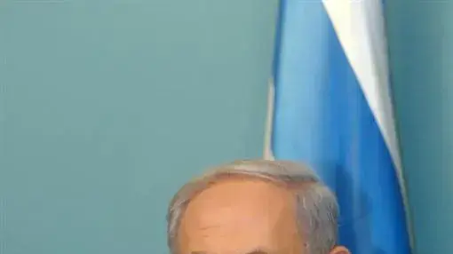 ראש הממשלה בנימין נתניהו בתדריך לעיתונאים על צעדיה של הממשלה בעקבות השריפה בכרמל, דצמבר 2010 ראש הממשלה בנימין נתניהו בתדריך לעיתונאים על צעדיה של הממשלה בעקבות השריפה בכרמל, דצמבר 2010