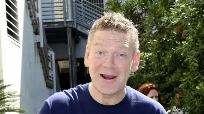 שנה לאחר מכן קיבלנו בחזרה את בראנה הישן והטוב - כאן הוא נראה על השטיח האדום בפסטיבל ונציה 2006, שבו הציג את "חליל הקסם", גרסה קולנועית כבדה לאופרה של מוצרט
