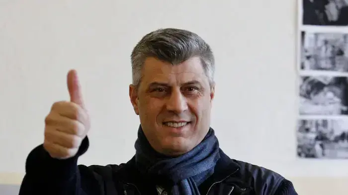 ראש ממשלת קוסובו ומנהיג המפלגה הדמוקרטית האשים טאצ'י מצביע בבחירות, בקלפי בבירה פרישטינה ראש ממשלת קוסובו ומנהיג המפלגה הדמוקרטית האשים טאצ'י מצביע בבחירות, בקלפי בבירה פרישטינה