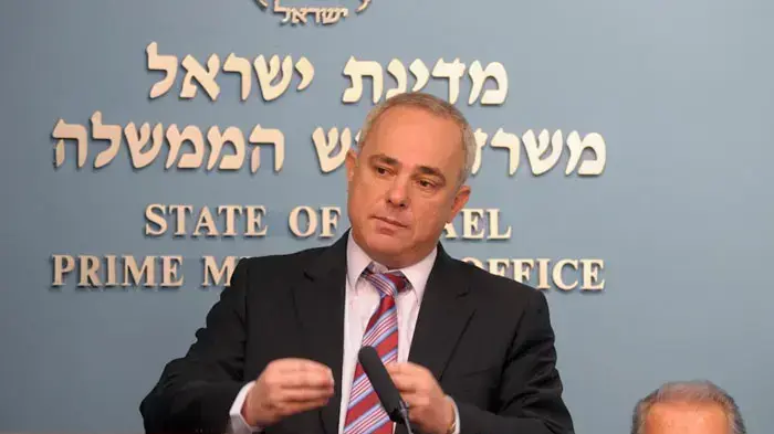 שר האוצר, יובל שטייניץ, במסיבת עיתונאים על הרכבת הקלה בתל אביב, דצמבר 2010 שר האוצר, יובל שטייניץ, במסיבת עיתונאים על הרכבת הקלה בתל אביב, דצמבר 2010