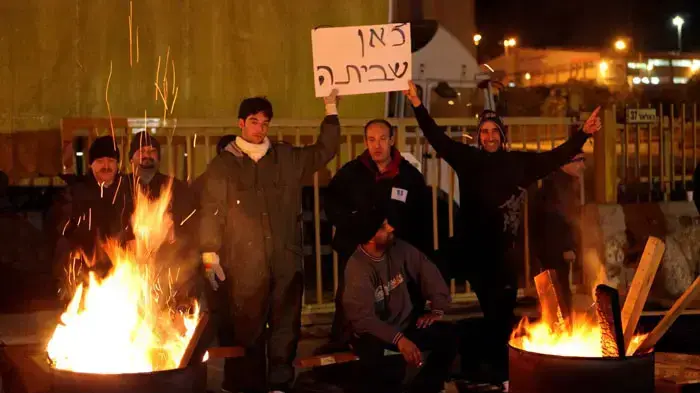 עובדי מפעל יוניוויל מתבצרים במפעל, דצמבר 2010