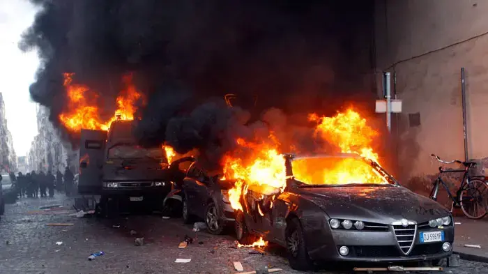 עימותים ברומא בין שוטרים למפגינים המוחים על כוונתה של ממשלת ברלוסקוני להחיל רפורמות בהשכלה הגבוהה