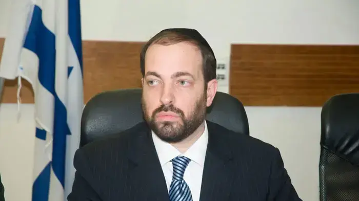 שר השיכון, אריאל אטיאס, במסיבת עיתונאים בנושא צינון שוק הנדל"ן שר השיכון, אריאל אטיאס, במסיבת עיתונאים בנושא צינון שוק הנדל"ן