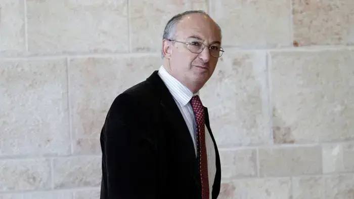 חבר הכנסת הפרופסור אריה אלדד מחוץ לועדת חוץ ובטחון בה מובאת סקירת הרמטכ"ל, דצמבר 2010 חבר הכנסת הפרופסור אריה אלדד מחוץ לועדת חוץ ובטחון בה מובאת סקירת הרמטכ"ל, דצמבר 2010