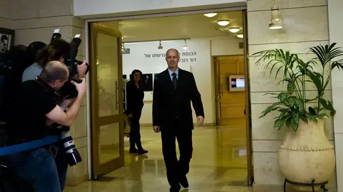 צחי הנגבי בהגשת התפטרותו מהכנסת, דצמבר 2010 צחי הנגבי בהגשת התפטרותו מהכנסת, דצמבר 2010