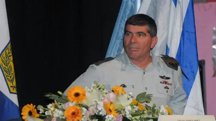 הרמטכ"ל גבי אשכנזי במפגש עם תלמידי בתי ספר תיכוניים בירושלים, דצמבר 2010 הרמטכ"ל גבי אשכנזי במפגש עם תלמידי בתי ספר תיכוניים בירושלים, דצמבר 2010