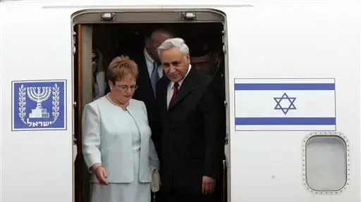 נשיא מדינת ישראל לשעבר משה קצב יחד עם רעייתו גילה נשיא מדינת ישראל לשעבר משה קצב יחד עם רעייתו גילה