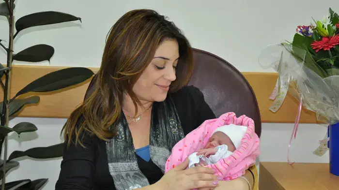 רעייתו של דני חייט לאחר הלידה רעייתו של דני חייט לאחר הלידה