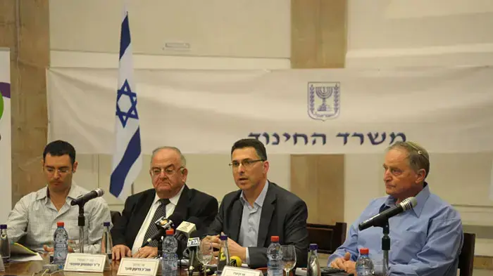 מסיבת עיתונאים של משרד החינוך יחד עם ארגון ההורים העל יסודיים בנושא הסדר השכר החדש, דצמבר 2010 מסיבת עיתונאים של משרד החינוך יחד עם ארגון ההורים העל יסודיים בנושא הסדר השכר החדש, דצמבר 2010