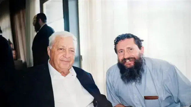 חבר הכנסת יעקה כ"ץ, כצל'ה, יחד עם ראש הממשלה לשעבר אריאל שרון חבר הכנסת יעקה כ"ץ, כצל'ה, יחד עם ראש הממשלה לשעבר אריאל שרון