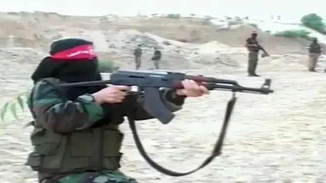 מתוך כתבה של CNN על נשים המתאמנות במחנות האימונים של חמאס בעזה מתוך כתבה של CNN על נשים המתאמנות במחנות האימונים של חמאס בעזה