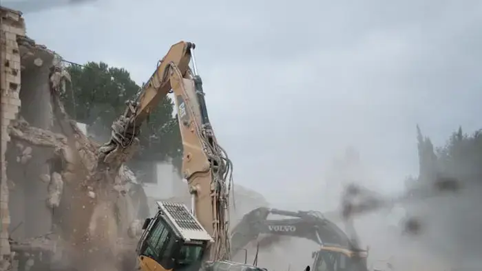 הריסת מלון שפרד בשייח ג'ארח, ינואר 2011 הריסת מלון שפרד בשייח ג'ארח, ינואר 2011