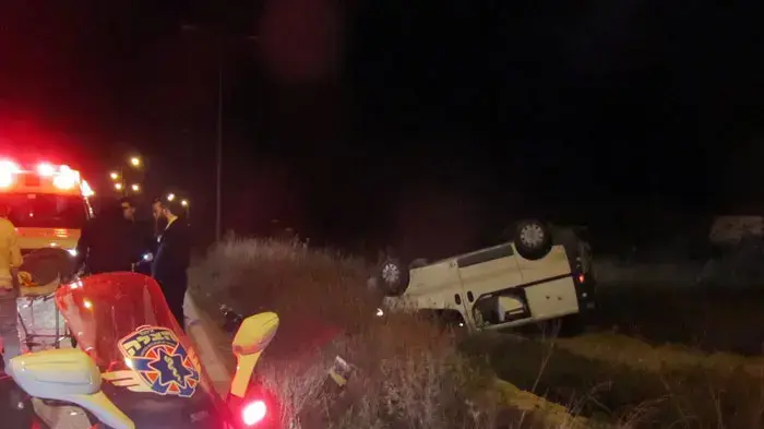 רכב שהתהפך בכניסה לרמת בית שמש, ינואר 2011 רכב שהתהפך בכניסה לרמת בית שמש, ינואר 2011