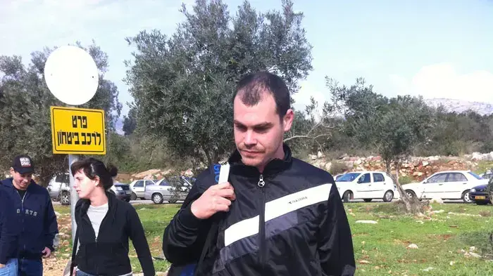 פעיל השמאל יונתן פולק נכנס ל"כלא חרמון", ינואר 2011 פעיל השמאל יונתן פולק נכנס ל"כלא חרמון", ינואר 2011