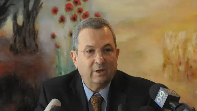 אהוד ברק במסיבת העיתונאים בה פרש ממפלגת העבודה, ינואר 2011