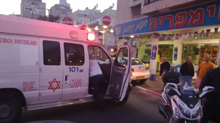 הולכת רגל שנפצעה בינוני מפגיעת אופנוע ברמת גן, ינואר 2011 הולכת רגל שנפצעה בינוני מפגיעת אופנוע ברמת גן, ינואר 2011