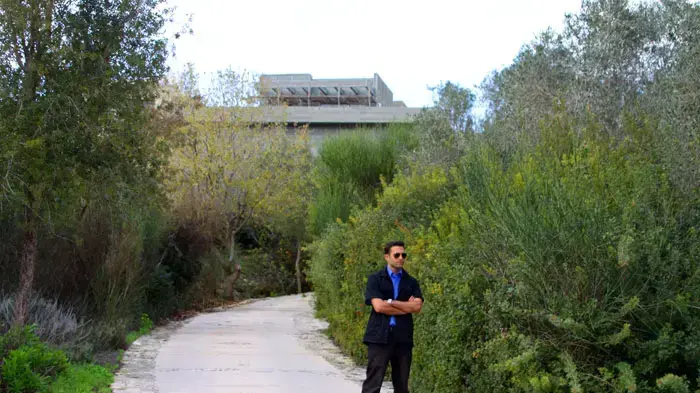 מאבטח בכניסה לביתו של גלנט במושב עמיקם, ינואר 2011 מאבטח בכניסה לביתו של גלנט במושב עמיקם, ינואר 2011