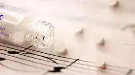 הומיאופתיה קלאסית ( אילוסטרציה ) הומיאופתיה קלאסית ( אילוסטרציה )