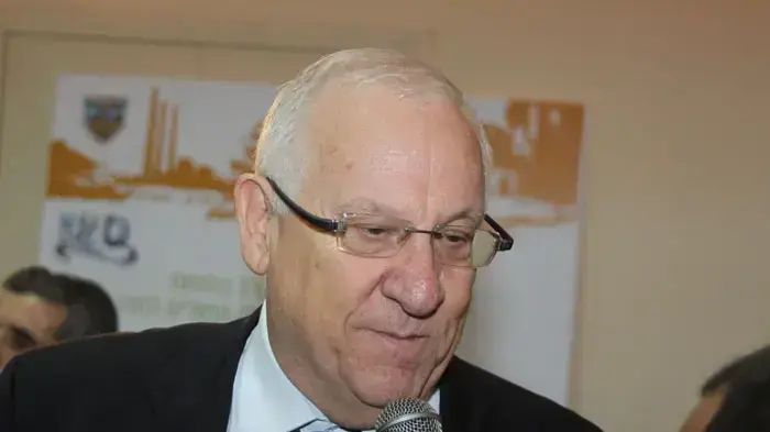 רובי ריבלין בחגיגות 120 שנה להיווסדה של העיר חדרה, ינואר 2011 רובי ריבלין בחגיגות 120 שנה להיווסדה של העיר חדרה, ינואר 2011
