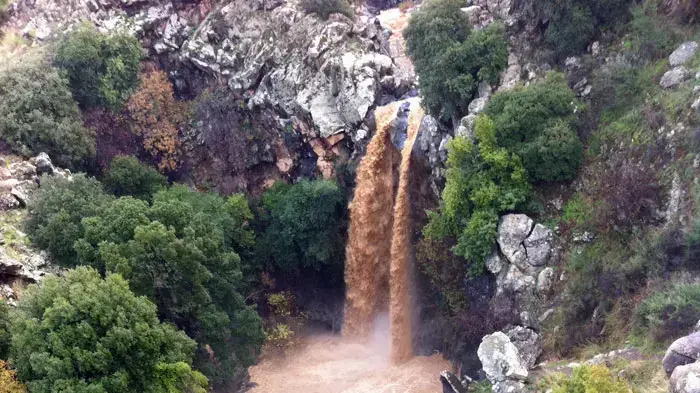 מפל בנחל סער בגליל העליון בעקבות הגשמים, פברואר 2011 מפל בנחל סער בגליל העליון בעקבות הגשמים, פברואר 2011